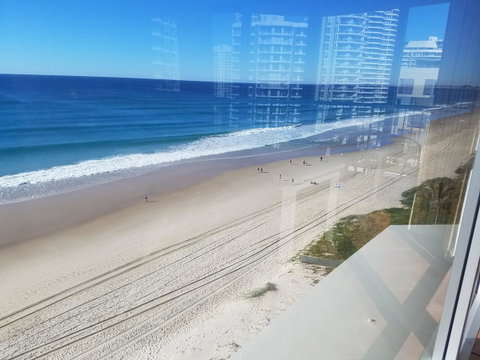 Golden Sands On The Beach - Absolute Beachfront Apartments - Tourism Cairns 21