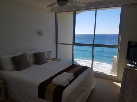Golden Sands On The Beach - Absolute Beachfront Apartments - Tourism Cairns 29
