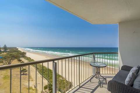 Golden Sands On The Beach - Absolute Beachfront Apartments - Tourism Cairns 7