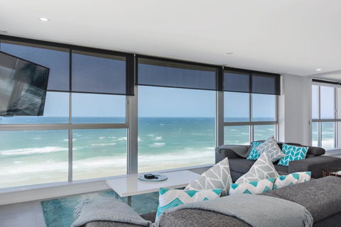 Golden Sands On The Beach - Absolute Beachfront Apartments - Tourism Cairns 8