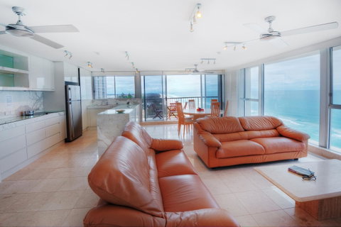 Golden Sands On The Beach - Absolute Beachfront Apartments - Tourism Cairns 20