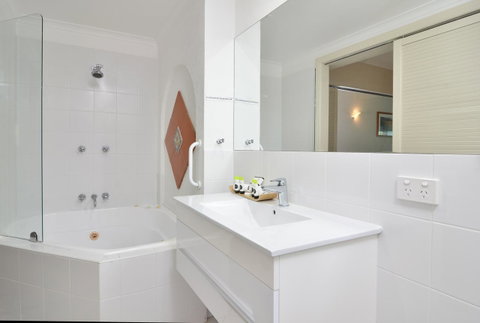 Le Cher Du Monde Adults Only - Tourism Cairns 19