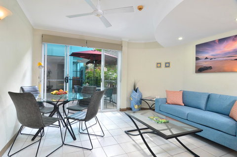 Le Cher Du Monde Adults Only - Tourism Cairns 8