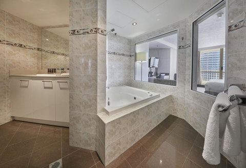 Novotel Surfers Paradise - Tourism Cairns 10