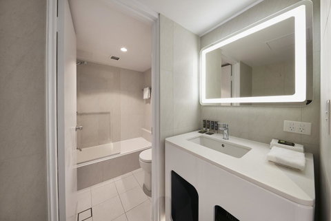 Novotel Surfers Paradise - Tourism Cairns 13