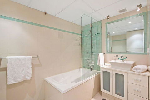 Surfers International Apartments - Tourism Cairns 38