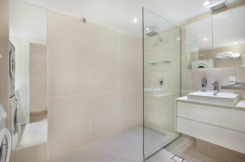 Surfers International Apartments - Tourism Cairns 12