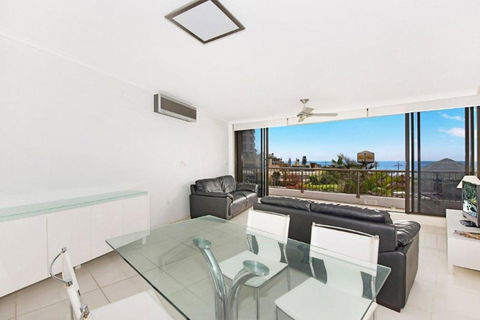 Surfers International Apartments - Tourism Cairns 24