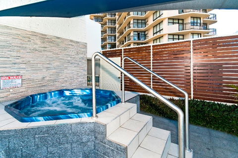 Surfers International Apartments - Tourism Cairns 39