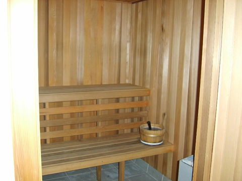 Surfers International Apartments - Tourism Cairns 2