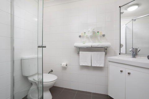 George Williams Hotel - Tourism Cairns 1