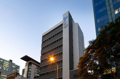 George Williams Hotel - Tourism Cairns 0