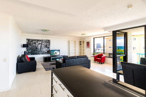 Burgess @ Kings Beach Apartments - Tourism Cairns 10