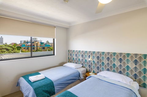 Burgess @ Kings Beach Apartments - Tourism Cairns 38