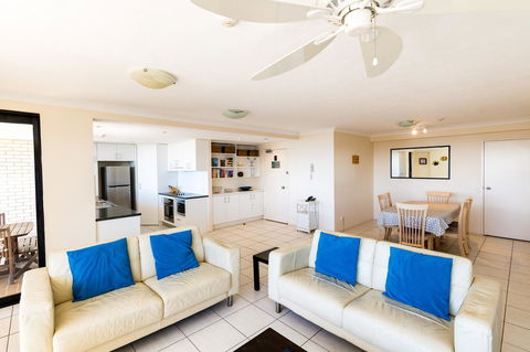 Burgess @ Kings Beach Apartments - Tourism Cairns 1