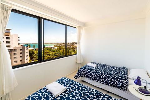 Burgess @ Kings Beach Apartments - Tourism Cairns 19