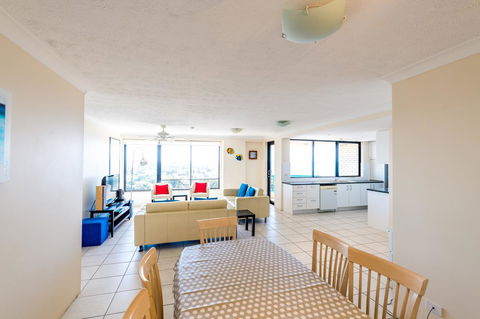 Burgess @ Kings Beach Apartments - Tourism Cairns 7
