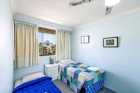Burgess @ Kings Beach Apartments - Tourism Cairns 27