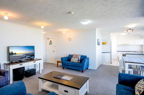 Burgess @ Kings Beach Apartments - Tourism Cairns 28