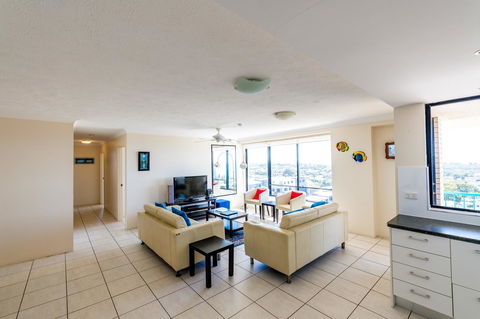 Burgess @ Kings Beach Apartments - Tourism Cairns 6