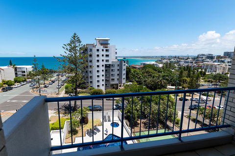 Burgess @ Kings Beach Apartments - Tourism Cairns 24
