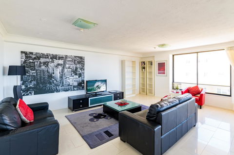 Burgess @ Kings Beach Apartments - Tourism Cairns 11