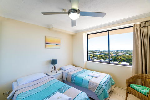Burgess @ Kings Beach Apartments - Tourism Cairns 4