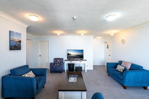 Burgess @ Kings Beach Apartments - Tourism Cairns 31