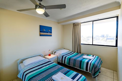 Burgess @ Kings Beach Apartments - Tourism Cairns 3