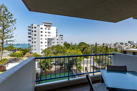 Burgess @ Kings Beach Apartments - Tourism Cairns 35