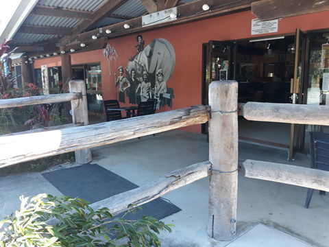 Speewah Country Tavern - Tourism Cairns 7