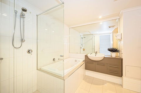 On The Bay Apartments - Tourism Cairns 16