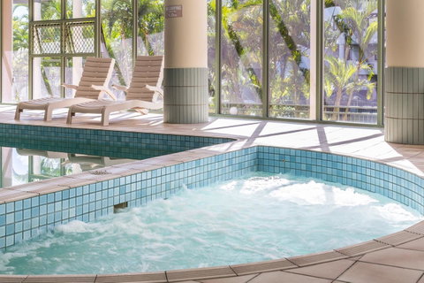 The Meriton Apartments On Main Beach - Tourism Cairns 32