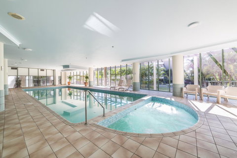 The Meriton Apartments On Main Beach - Tourism Cairns 0