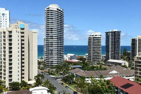 The Meriton Apartments On Main Beach - Tourism Cairns 27