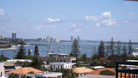 The Meriton Apartments On Main Beach - Tourism Cairns 28