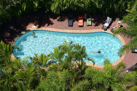 The Meriton Apartments On Main Beach - Tourism Cairns 36