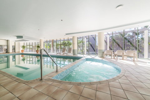 The Meriton Apartments On Main Beach - Tourism Cairns 33