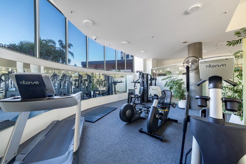 The Meriton Apartments On Main Beach - Tourism Cairns 30