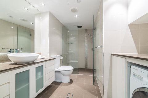 The Meriton Apartments On Main Beach - Tourism Cairns 18