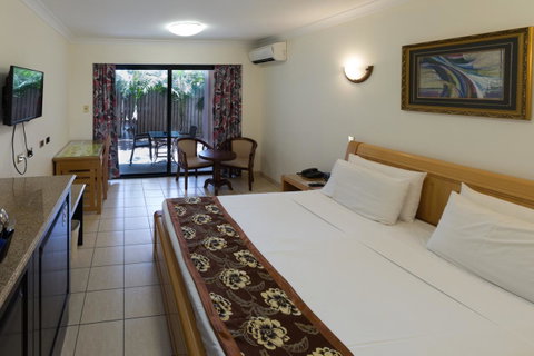 Novena Palms Motel - Tourism Cairns 16