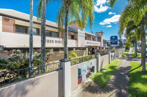Cairns City Palms - Tourism Cairns 0