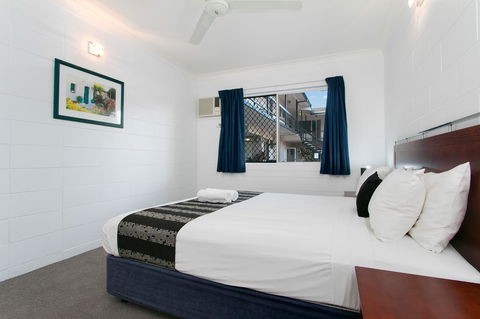Cairns City Palms - Tourism Cairns 24