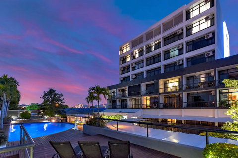 Sunshine Tower Hotel - Tourism Cairns 3
