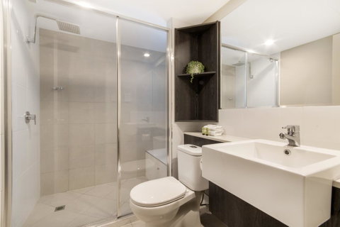 Sunshine Tower Hotel - Tourism Cairns 7