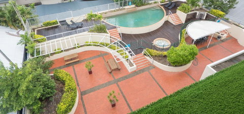 Sunshine Tower Hotel - Tourism Cairns 22