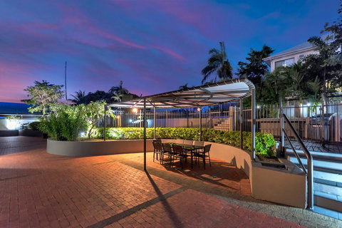 Sunshine Tower Hotel - Tourism Cairns 15
