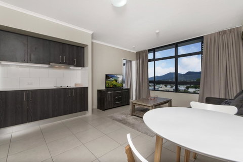 Sunshine Tower Hotel - Tourism Cairns 20