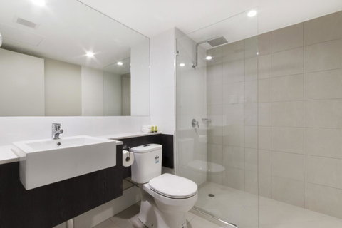 Sunshine Tower Hotel - Tourism Cairns 16