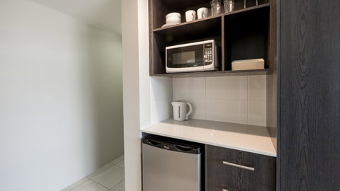 Sunshine Tower Hotel - Tourism Cairns 8